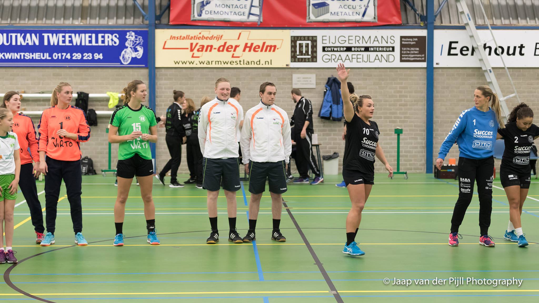 5-tips-for-effective-communication-with-a-communication-system-from-Handball-referee-Koen-Stobbe
